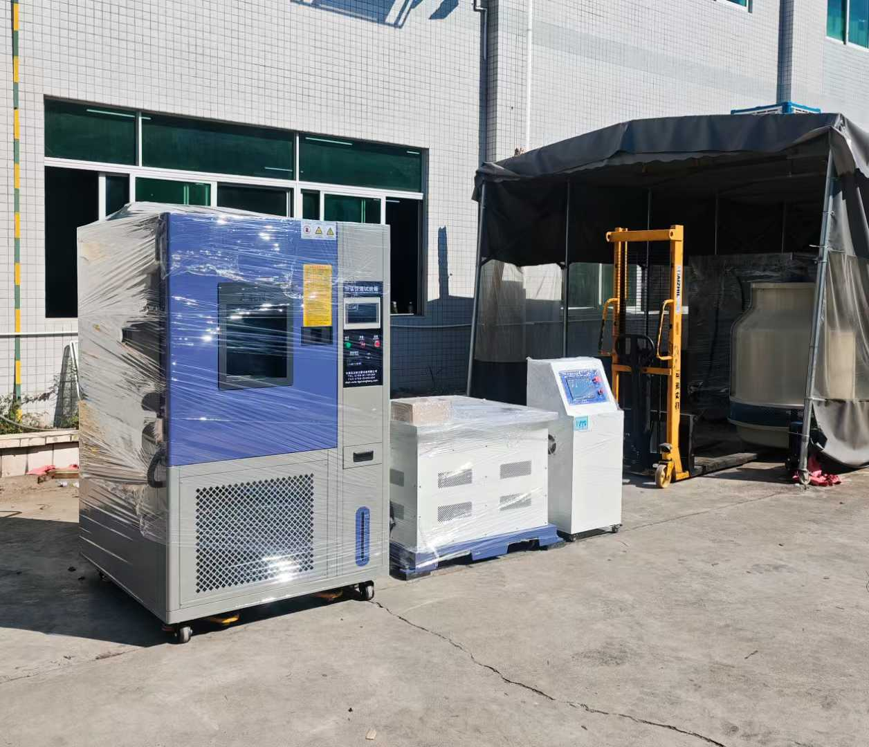 408L恒温恒湿箱送货深圳做散热风扇客户公司